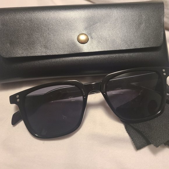 Adult sunglasses - Picture 1 of 1